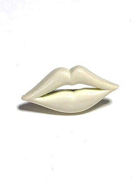 Vintage Taiwan lip pin brooch